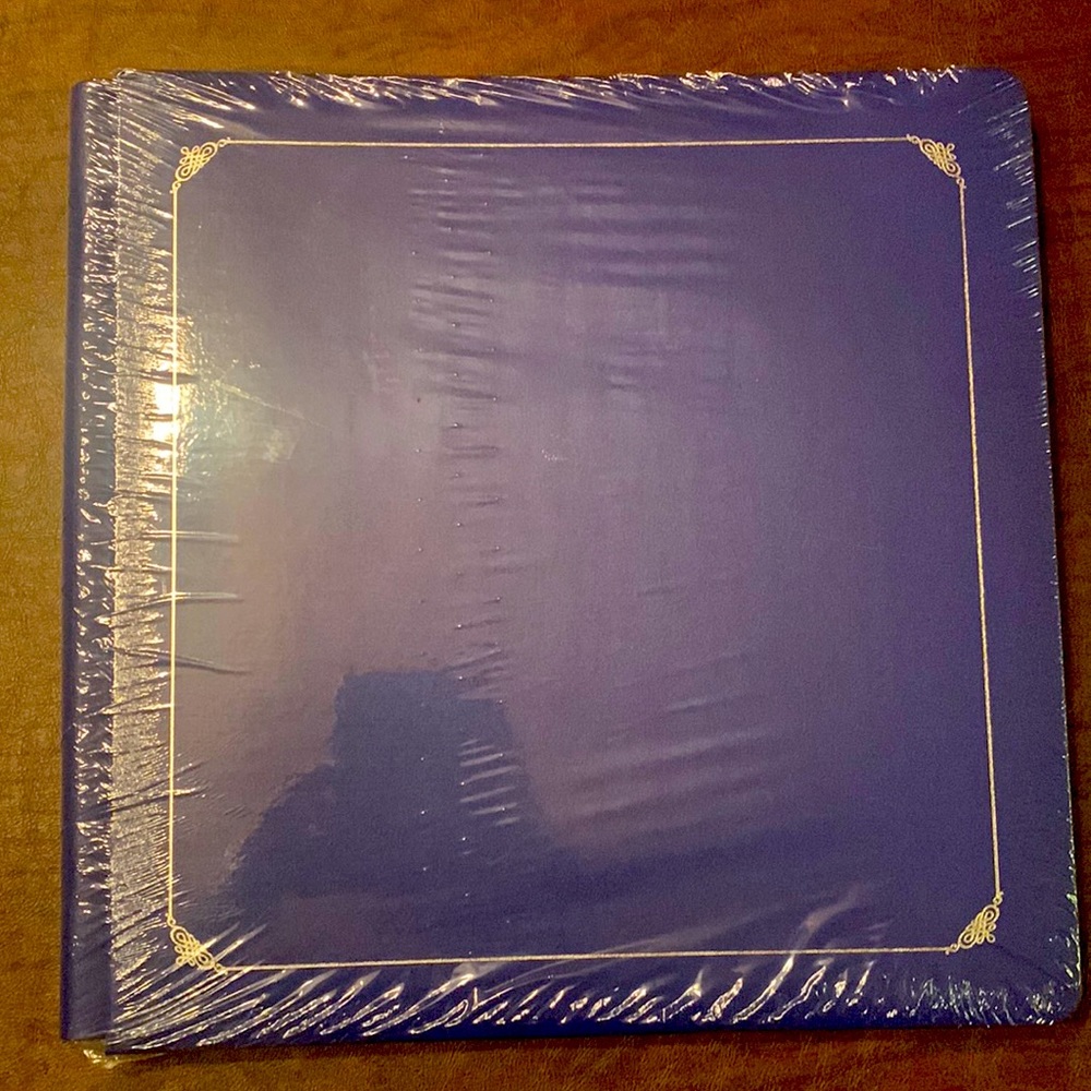 NWOT Creative Memories Blue Scrapbook Album, fits 12 x 12 pages.